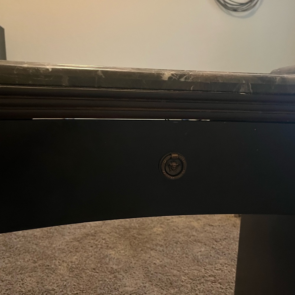 Manicure table - Picture 7 of 11